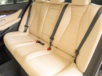 Mercedes-Benz E 4MATIC 9G-TRONIC