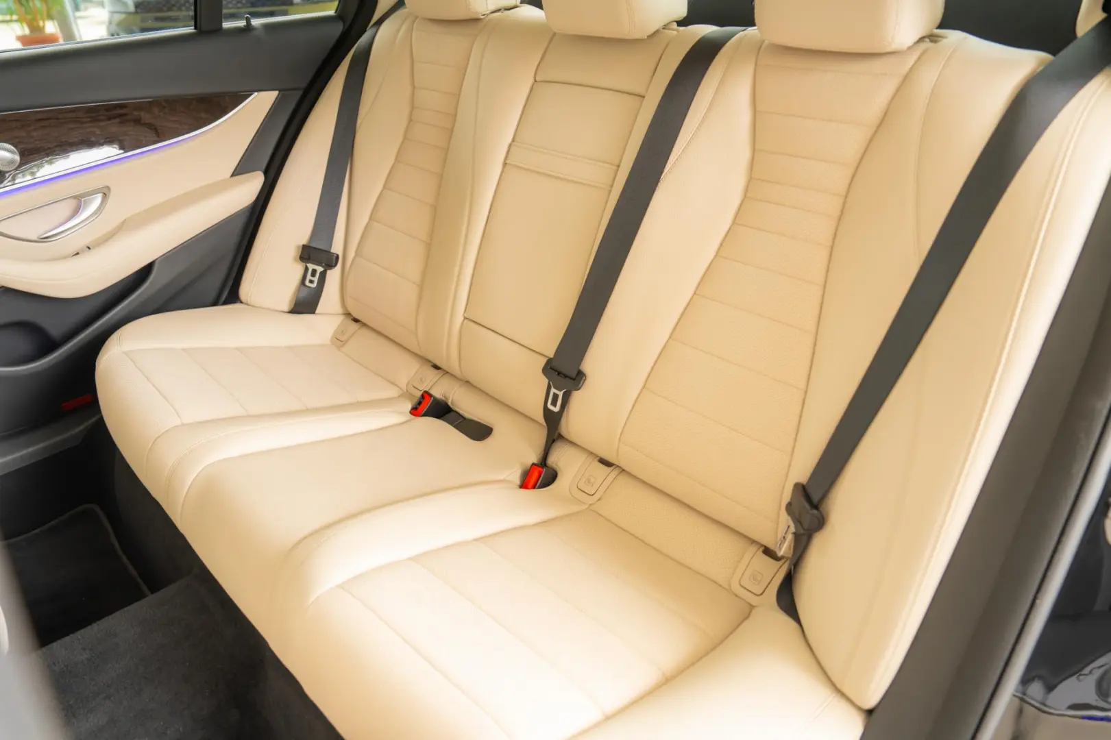 Mercedes-Benz E 4MATIC 9G-TRONIC