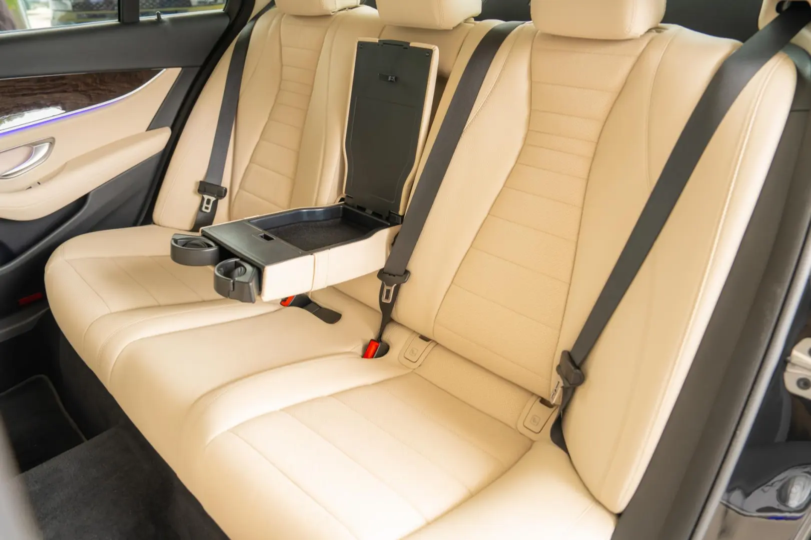 Mercedes-Benz E 4MATIC 9G-TRONIC