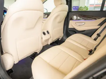 Mercedes-Benz E-Class 4MATIC 9G-TRONIC