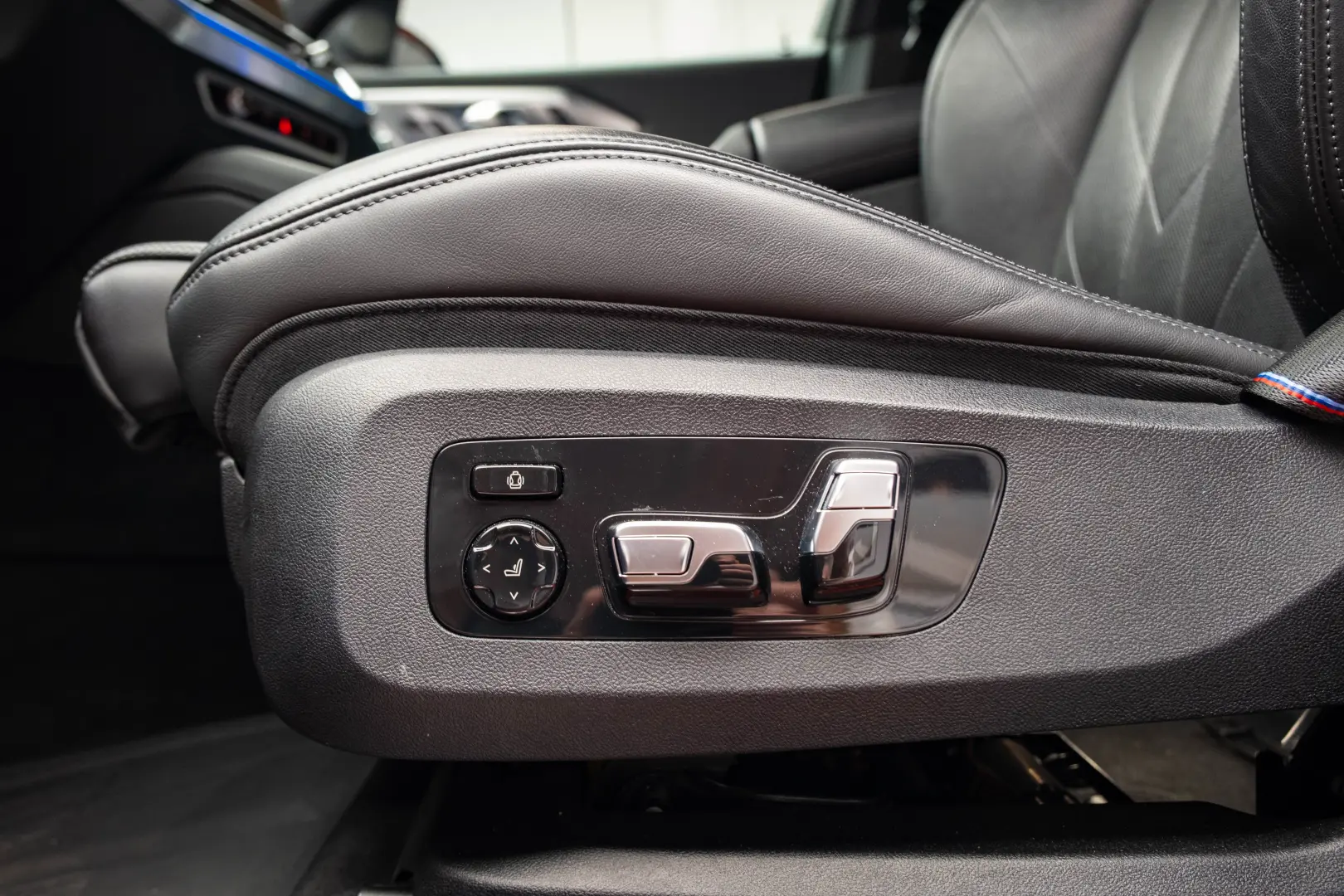 BMW XM  Iconic M ACC CAMERA 360 AHK MASSAGE Soft-Close