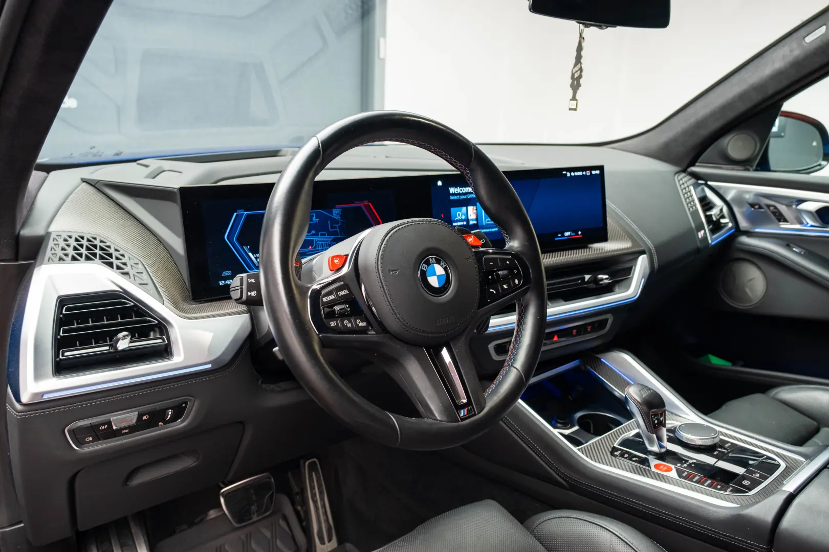 BMW XM  Iconic M ACC CAMERA 360 AHK MASSAGE Soft-Close