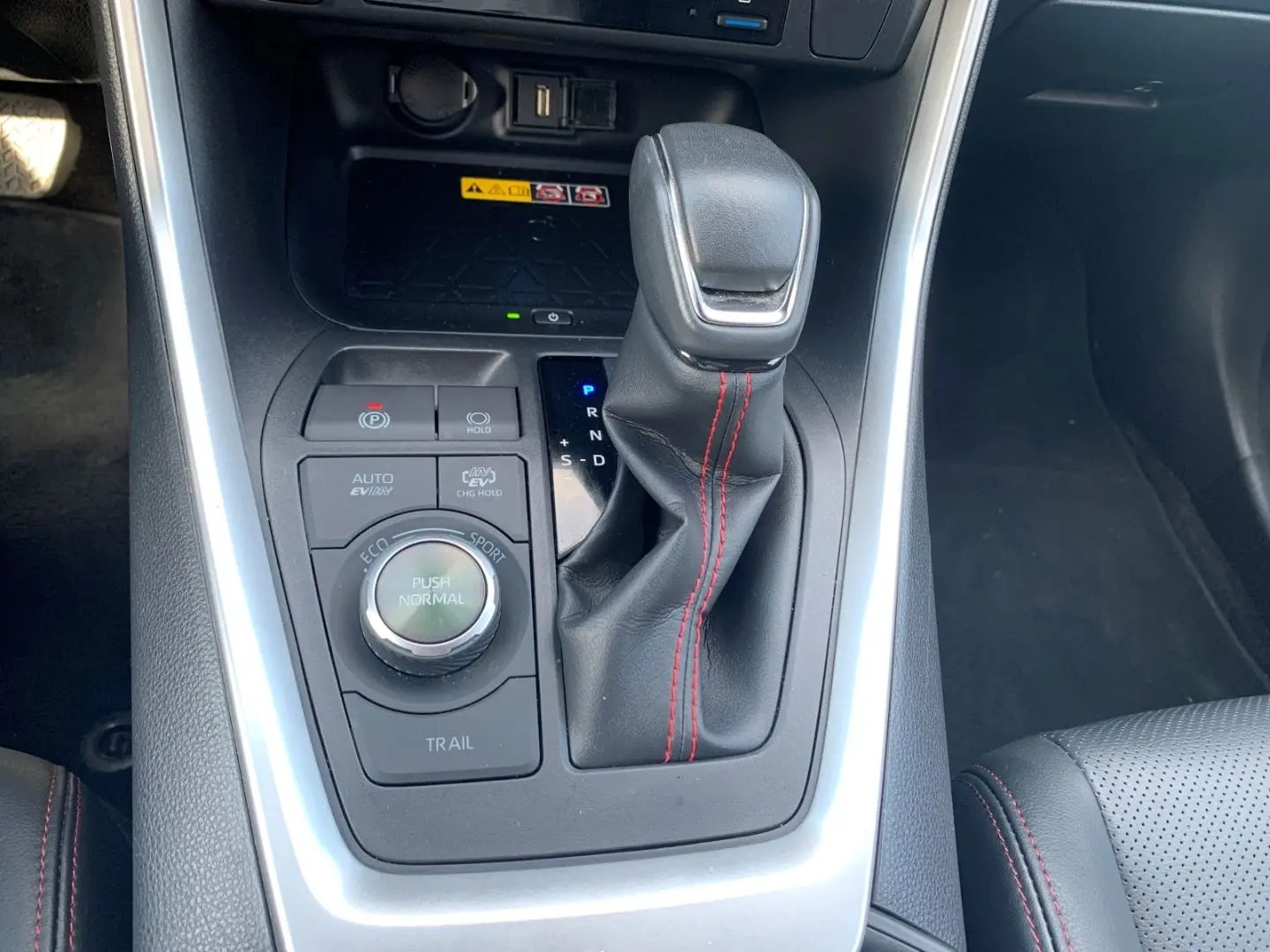 RAV 4 Plug-in Hybrid 4x4 2.5 NAVI+LEDER+MEMORY-S