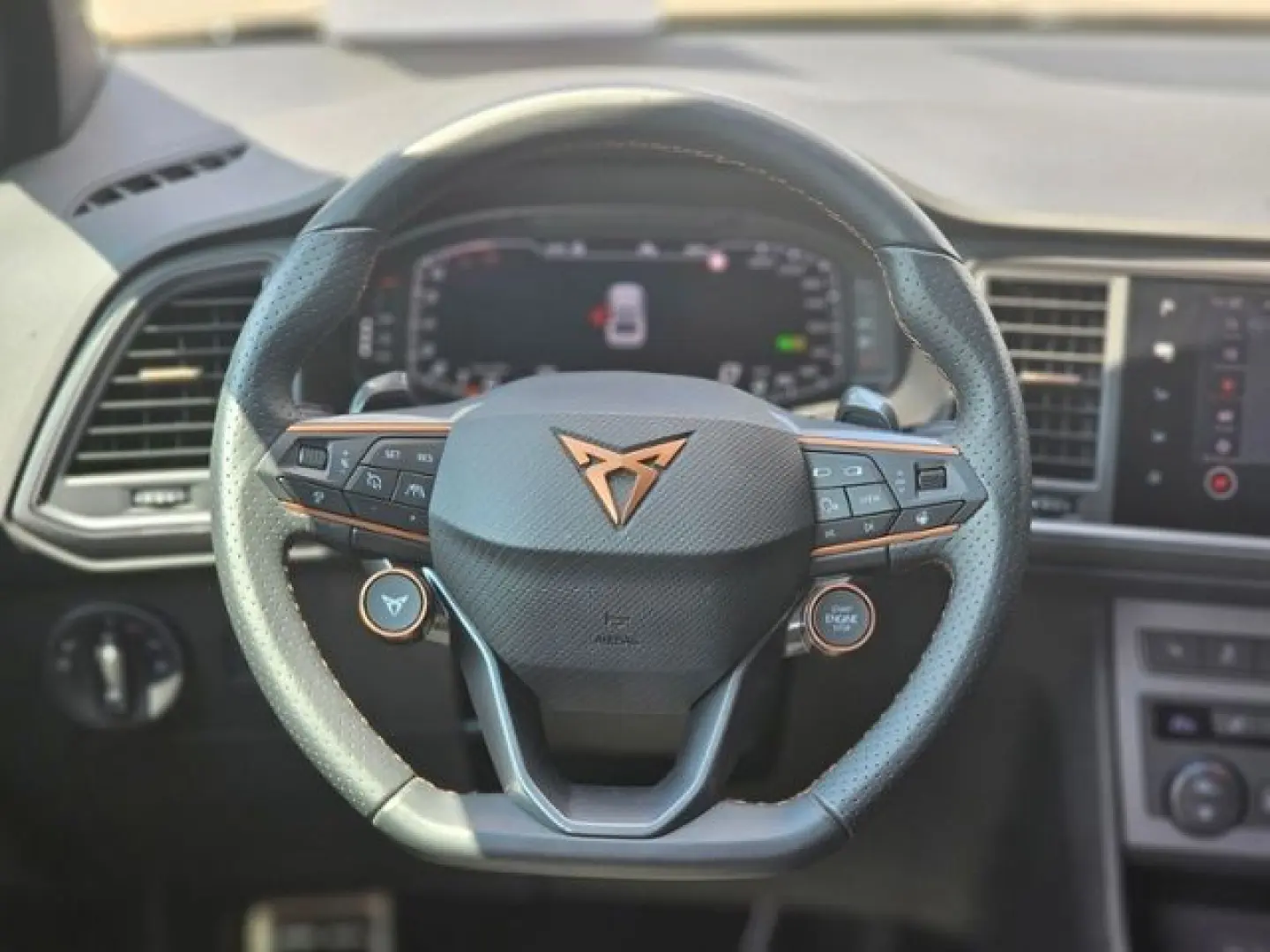 Ateca VZ 2.0 TSI 221 kW DSG AHK NAVI GLASDACH