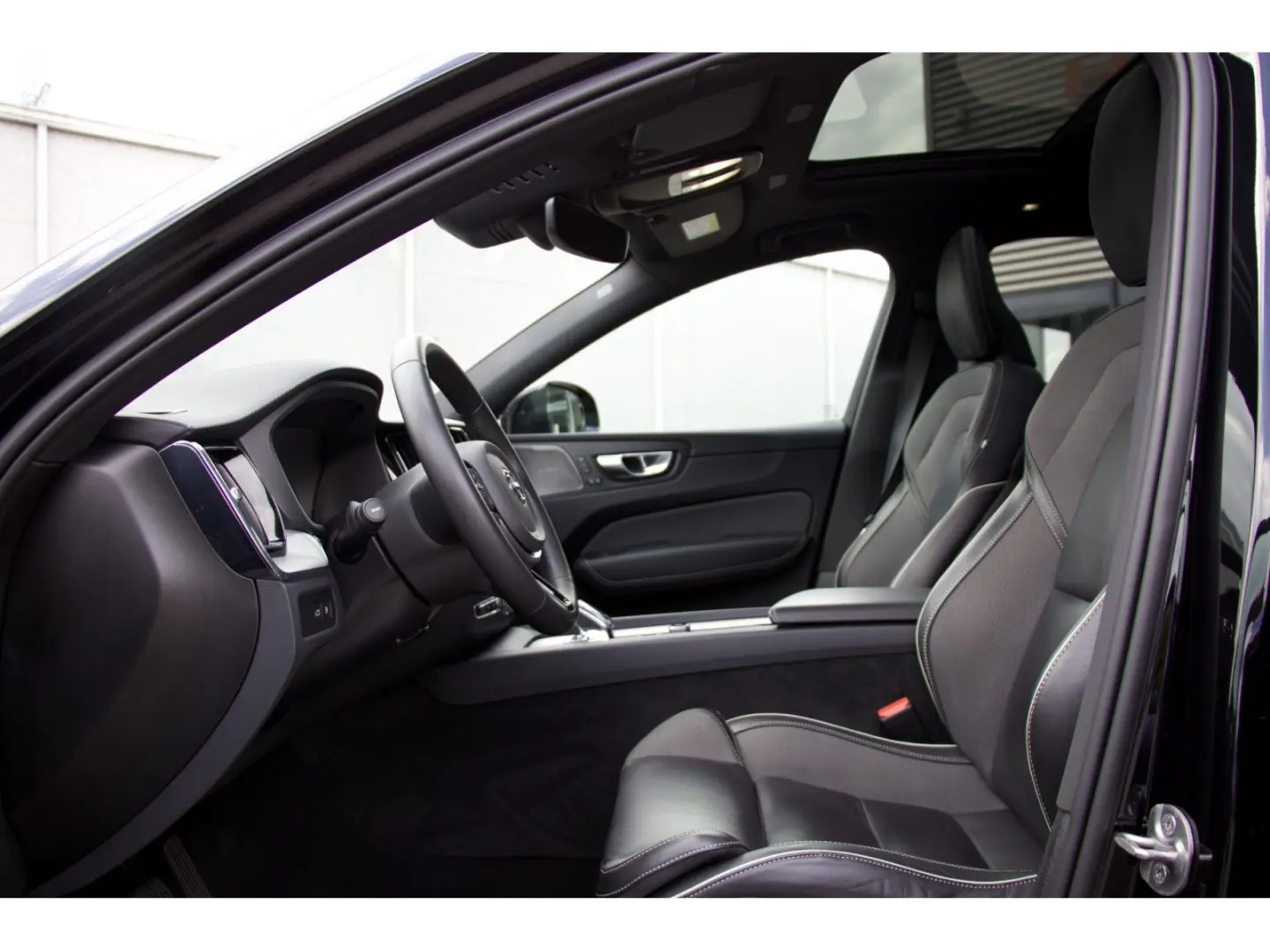 XC60 T6 AWD Plug-in Hybrid Ultra Dark ACC HuD HK