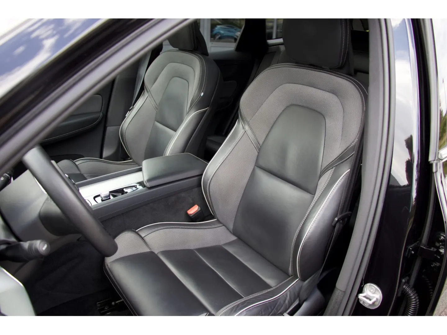 XC60 T6 AWD Plug-in Hybrid Ultra Dark ACC HuD HK