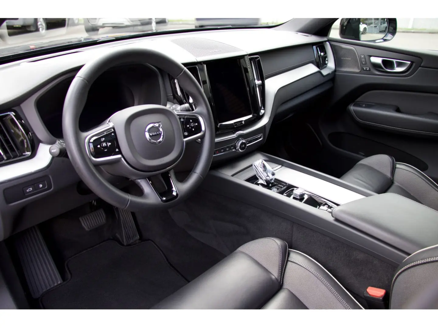 XC60 T6 AWD Plug-in Hybrid Ultra Dark ACC HuD HK