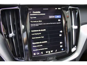 XC60 T6 AWD Plug-in Hybrid Ultra Dark ACC HuD HK