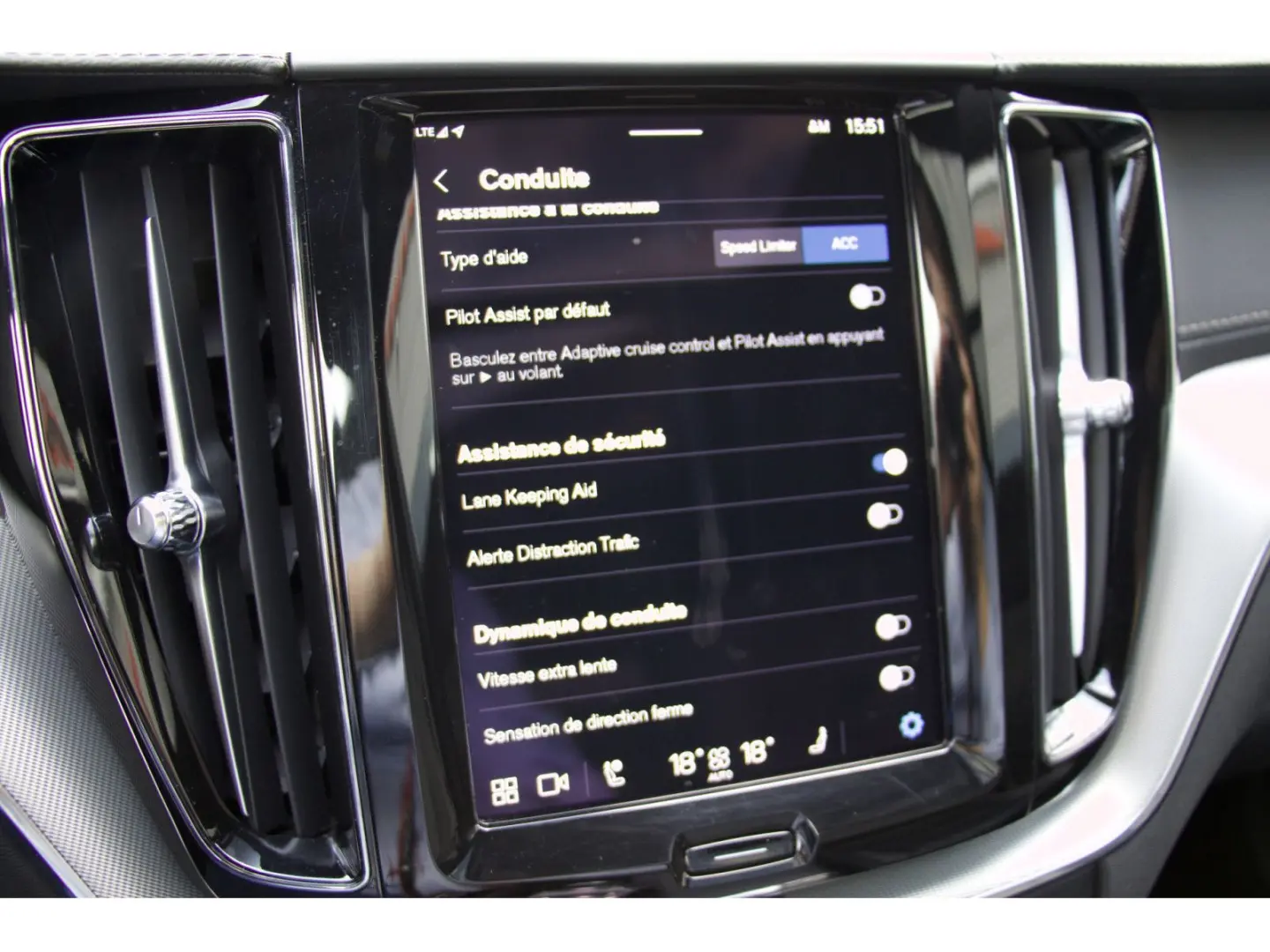 XC60 T6 AWD Plug-in Hybrid Ultra Dark ACC HuD HK