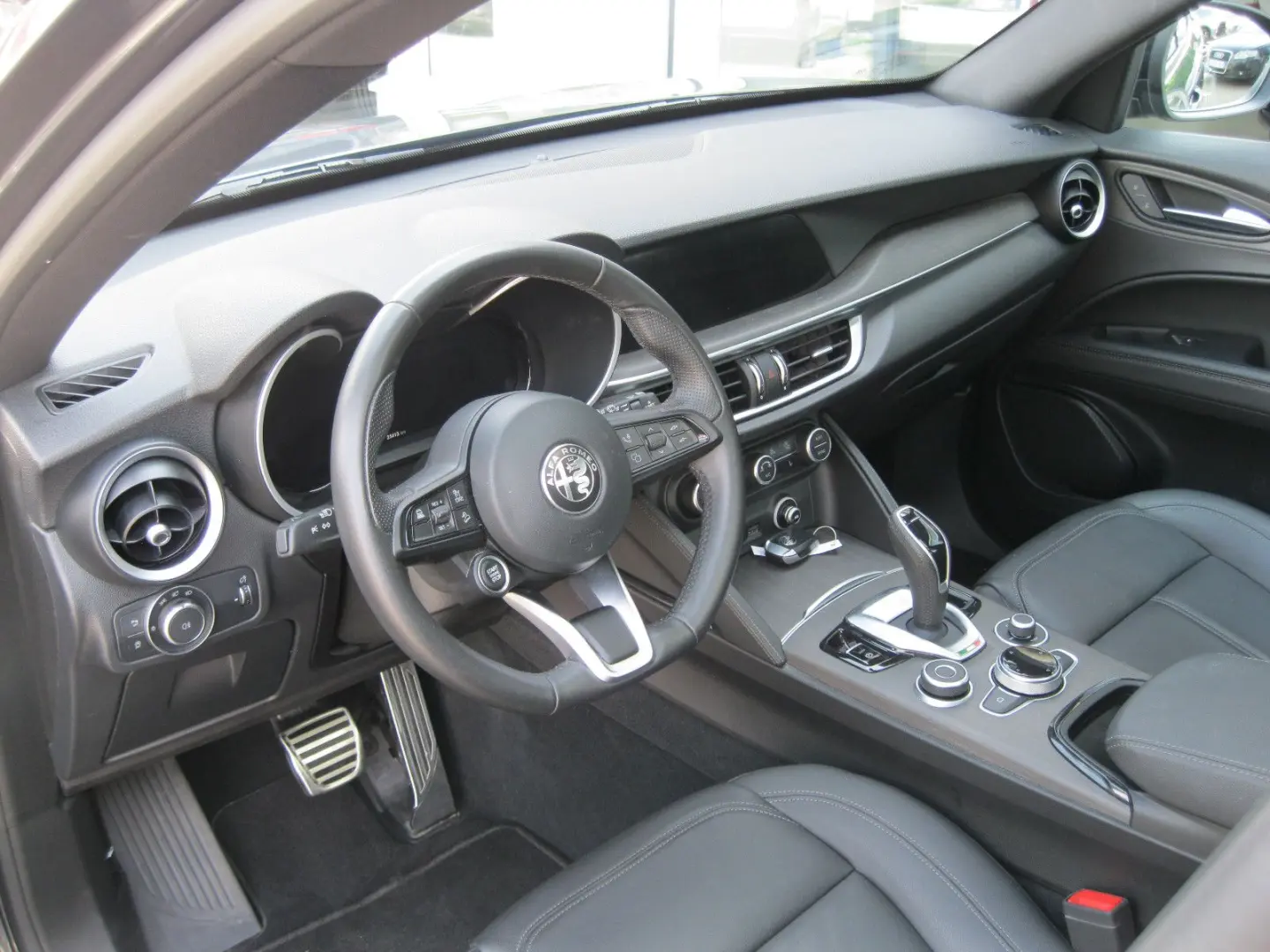 Stelvio 2.0 Turbo 16V Ti AT8-Q4