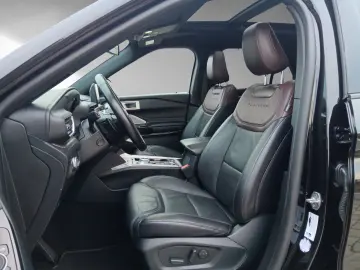 Explorer CTW Platinum Plug-in-Hybrid 4x4 3.0 Eco