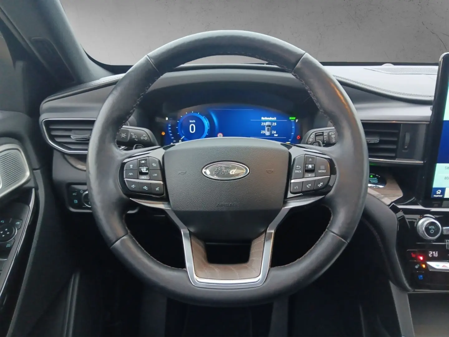 Explorer CTW Platinum Plug-in-Hybrid 4x4 3.0 Eco