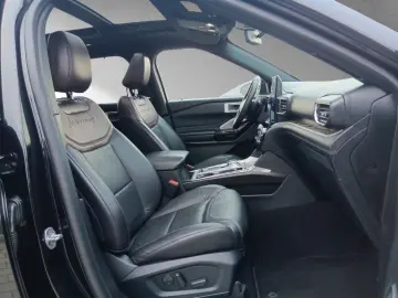 Explorer CTW Platinum Plug-in-Hybrid 4x4 3.0 Eco