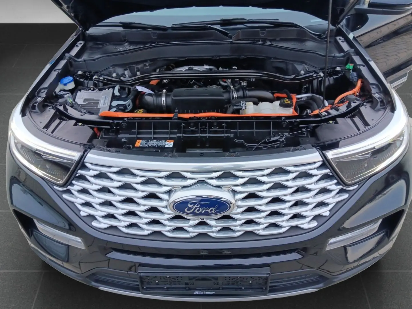 Explorer CTW Platinum Plug-in-Hybrid 4x4 3.0 Eco
