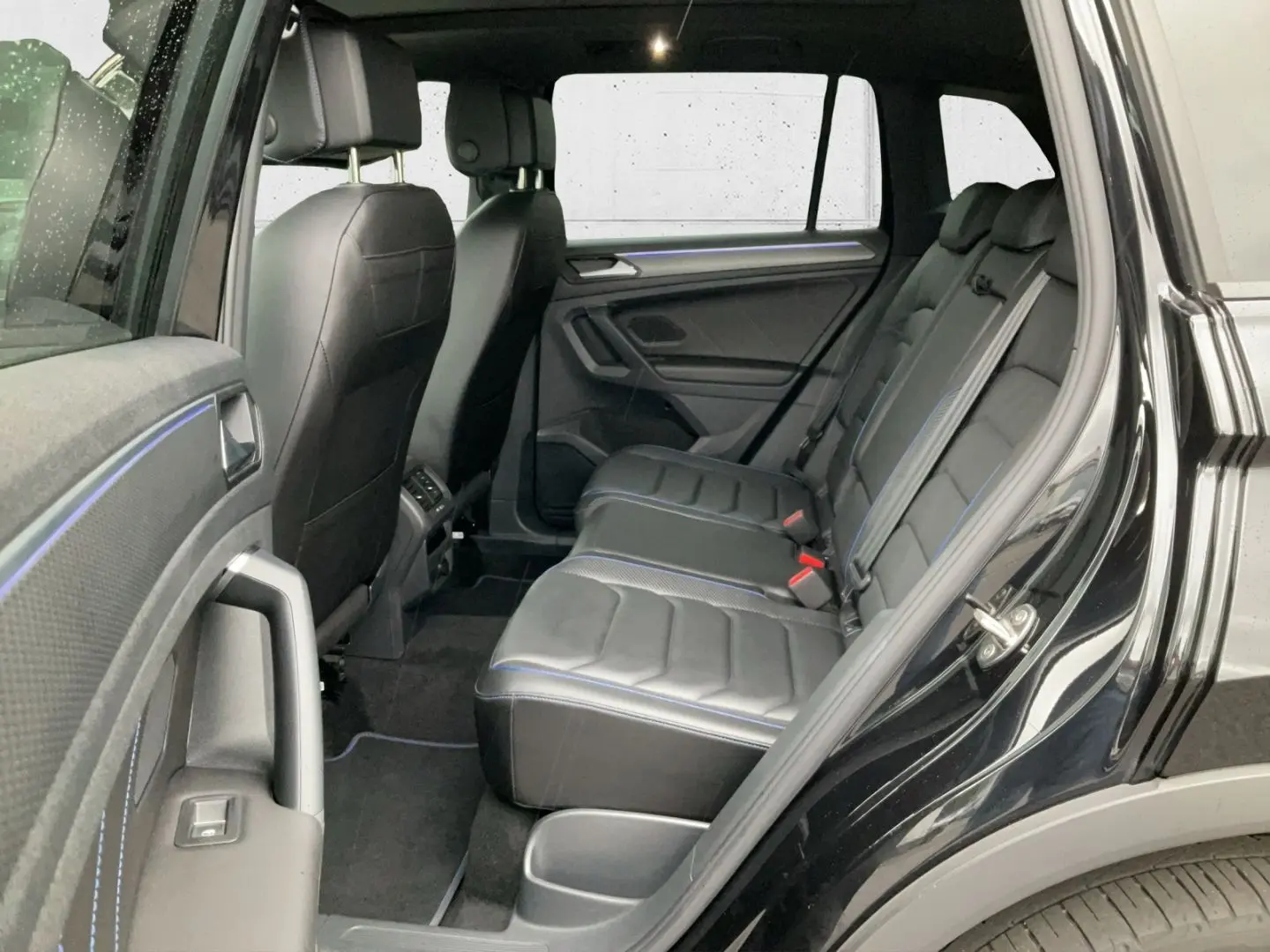 Tiguan R 4Motion 2.0 TSI HUD AHK Akrapovic Panod