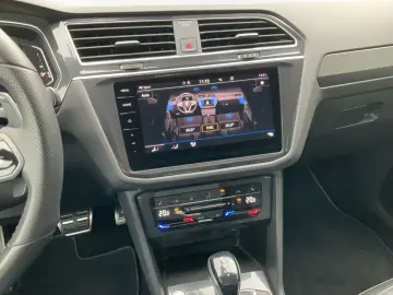 Tiguan R 4Motion 2.0 TSI HUD AHK Akrapovic Panod