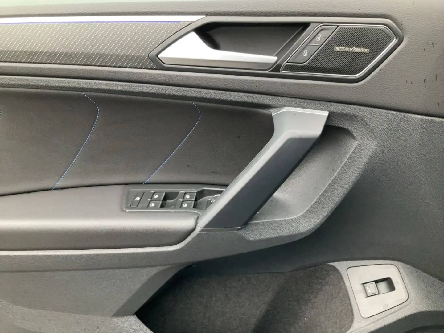 Tiguan R 4Motion 2.0 TSI HUD AHK Akrapovic Panod