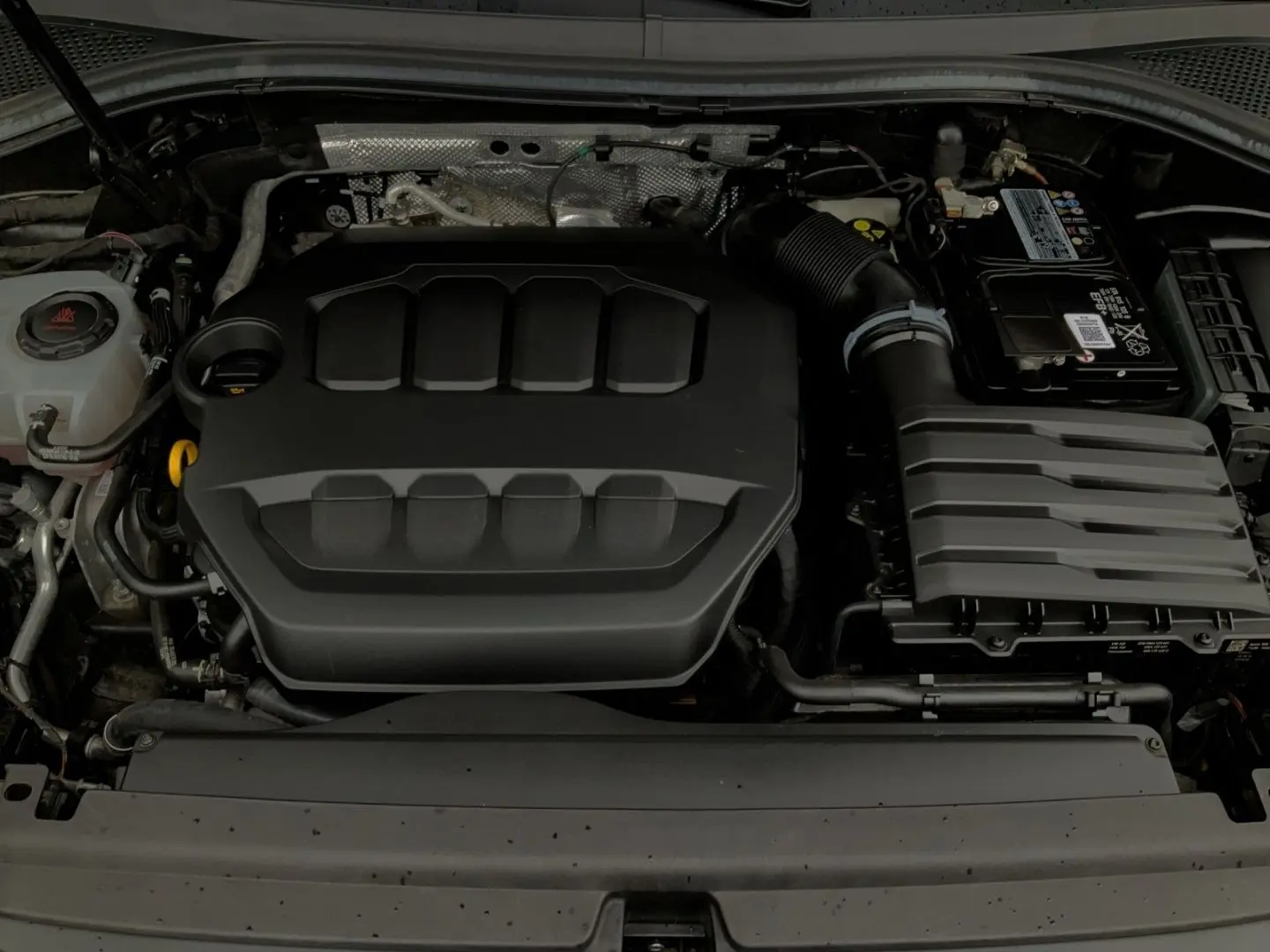 Tiguan R 4Motion 2.0 TSI HUD AHK Akrapovic Panod