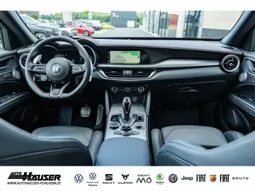 Stelvio Competizione 2.0 Turbo AT8 Q4 HARMAN-KAR