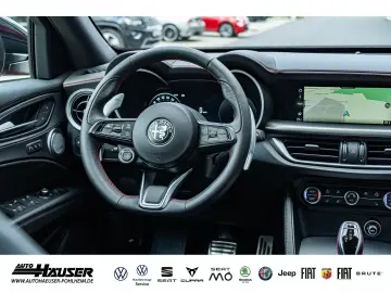 Stelvio Competizione 2.0 Turbo AT8 Q4 HARMAN-KAR