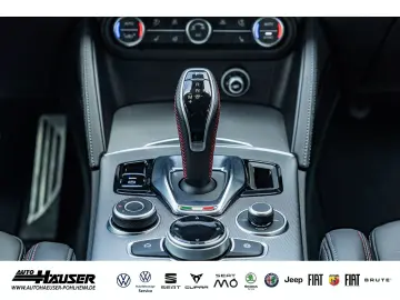 Stelvio Competizione 2.0 Turbo AT8 Q4 HARMAN-KAR