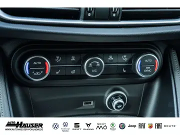 Stelvio Competizione 2.0 Turbo AT8 Q4 HARMAN-KAR