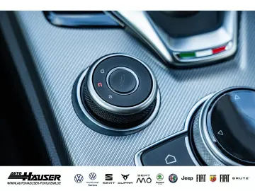 Stelvio Competizione 2.0 Turbo AT8 Q4 HARMAN-KAR