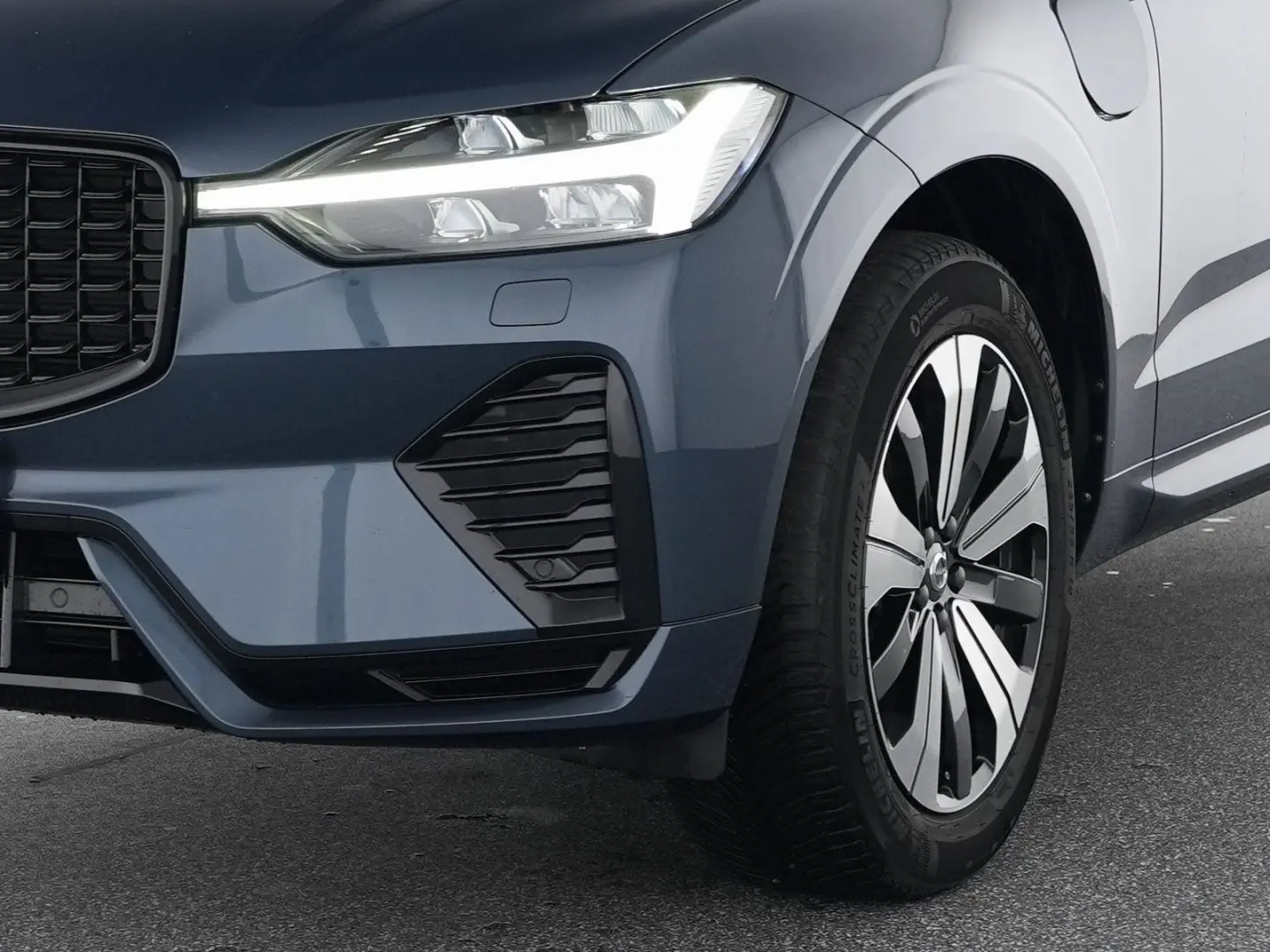 XC60 T6 Recharge Plus Dark 19