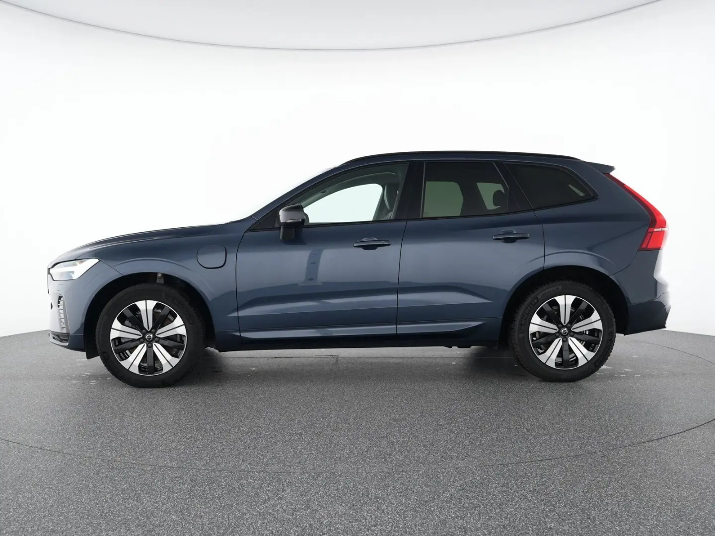 XC60 T6 Recharge Plus Dark 19