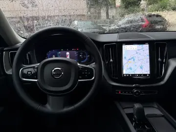 XC60 T6 AWD Plus Bright Pano,St-Heiz,H&K,Kamera