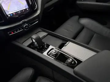 XC60 T6 AWD Plus Bright Pano,St-Heiz,H&K,Kamera