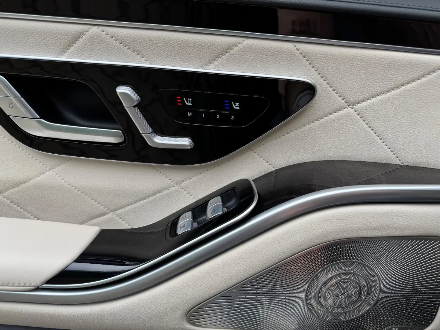 S400d 4M Lang AMG -HUD-Pano-FondEnt-BelüSitz-21Z