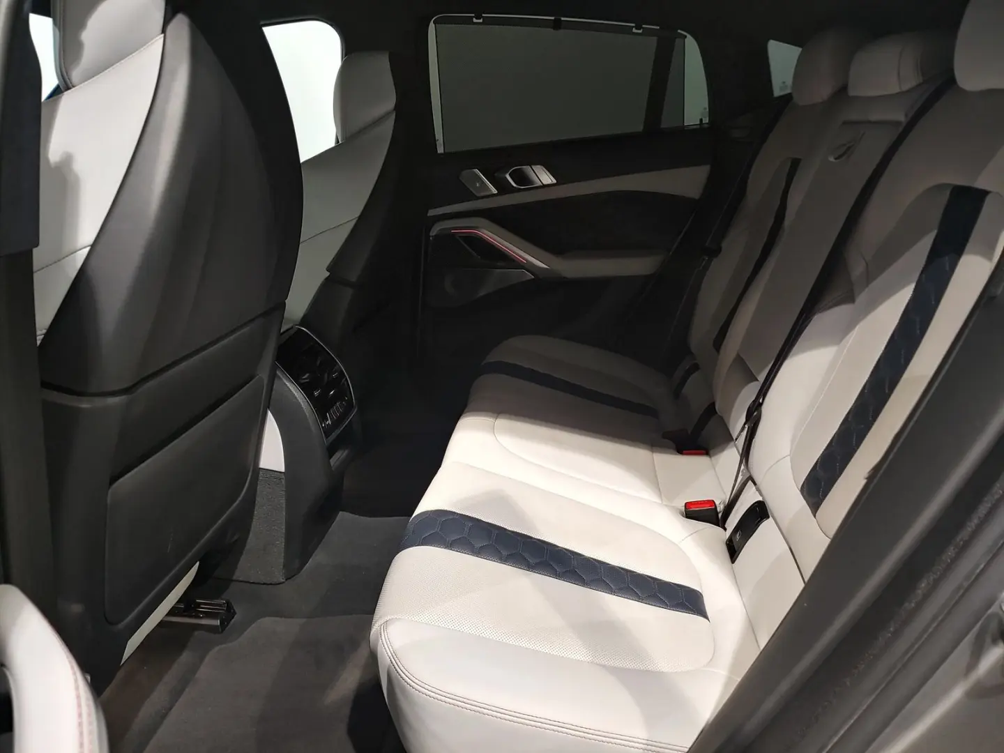 X6 M M-Drivers-P./AHK/B&W/Massage/Sitzbelüftung