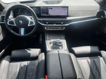 X7 xDr 40i M SPORT PRO SoftCl,AHK,SkyL,StHz,H/K