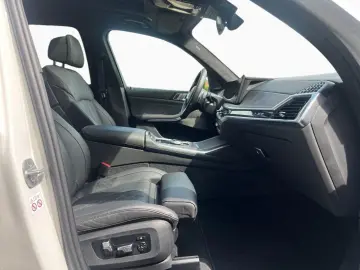 X7 xDr 40i M SPORT PRO SoftCl,AHK,SkyL,StHz,H/K