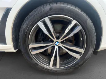 X7 xDr 40i M SPORT PRO SoftCl,AHK,SkyL,StHz,H/K