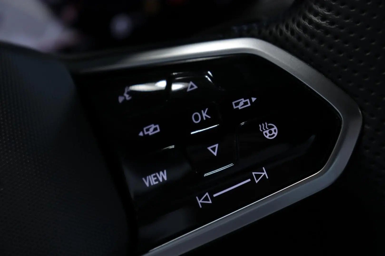 Arteon 2.0 TSI R-Line*IQ-LIGHT*PANO*STANDHZ.*AHK