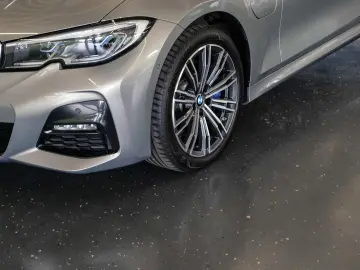 330e M-Sport Aut Nav Laser HuD Glasd Komfzg 18