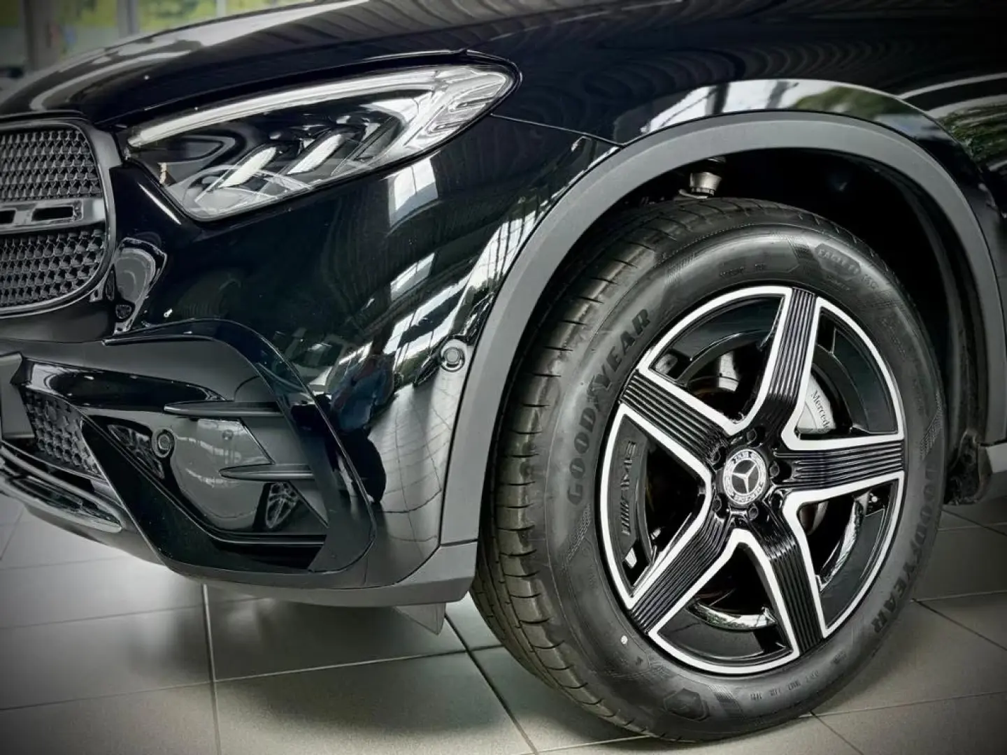 Mercedes-Benz GLC 200 4M AMG+Pano+AHK+Kamera
