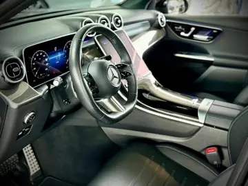 Mercedes-Benz GLC 200 4M AMG+Pano+AHK+Kamera