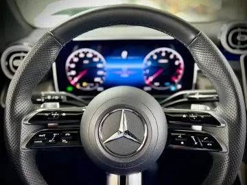 Mercedes-Benz GLC 200 4M AMG+Pano+AHK+Kamera