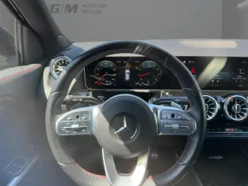 GLA 200 AMG Line +Wide+MBUX+LED+Navi+Cam+AUT+PTS
