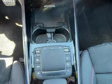 GLA 200 AMG Line +Wide+MBUX+LED+Navi+Cam+AUT+PTS