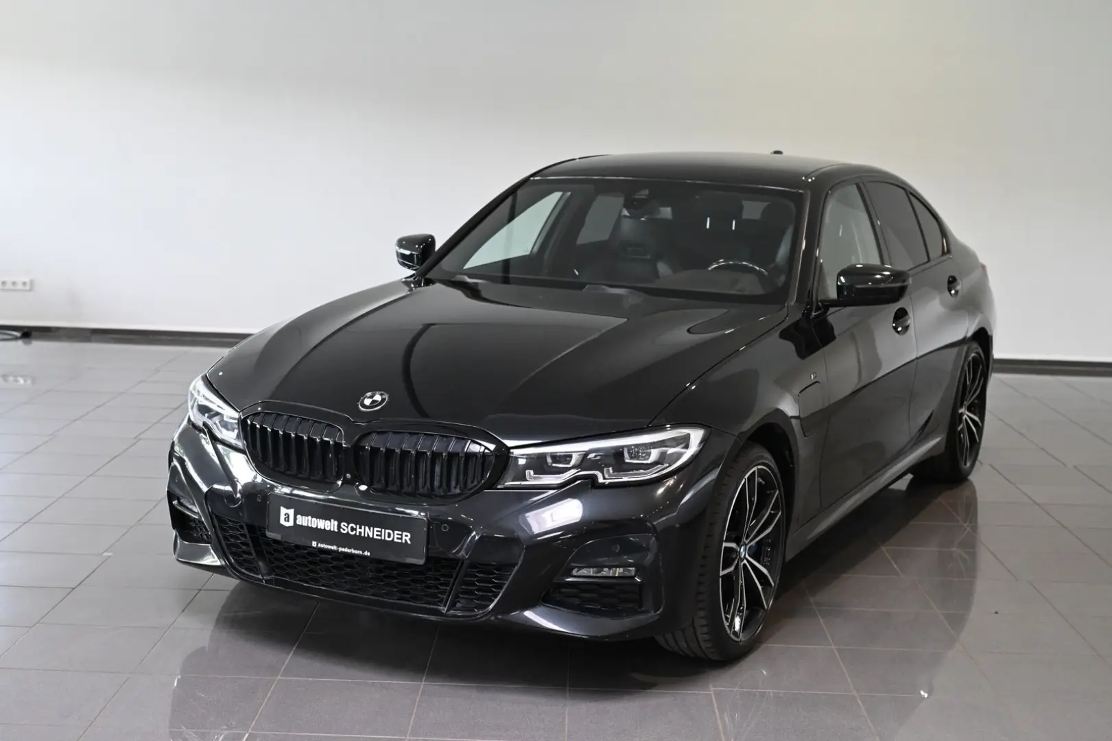330 e xDrive M Sport M-Sitze M-Bremse AHK 19