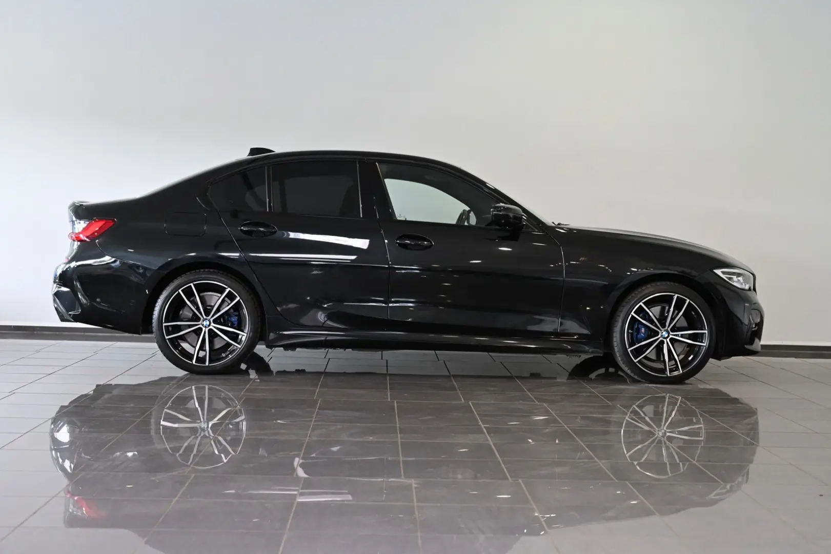330 e xDrive M Sport M-Sitze M-Bremse AHK 19