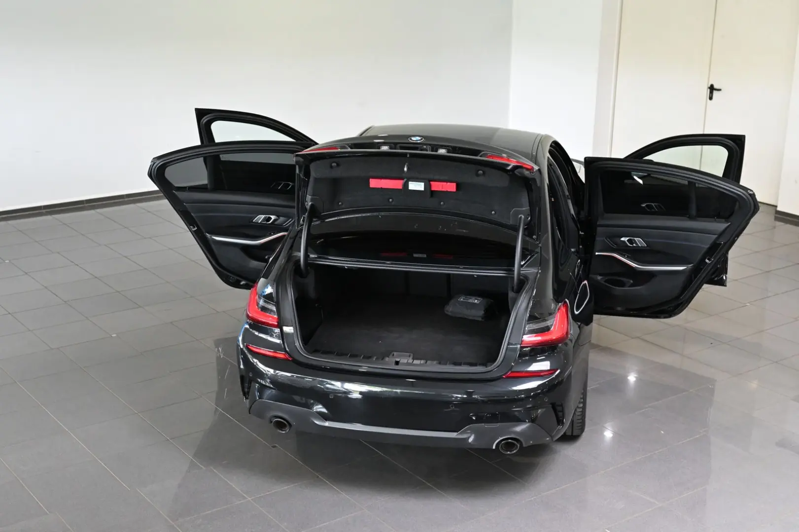 330 e xDrive M Sport M-Sitze M-Bremse AHK 19