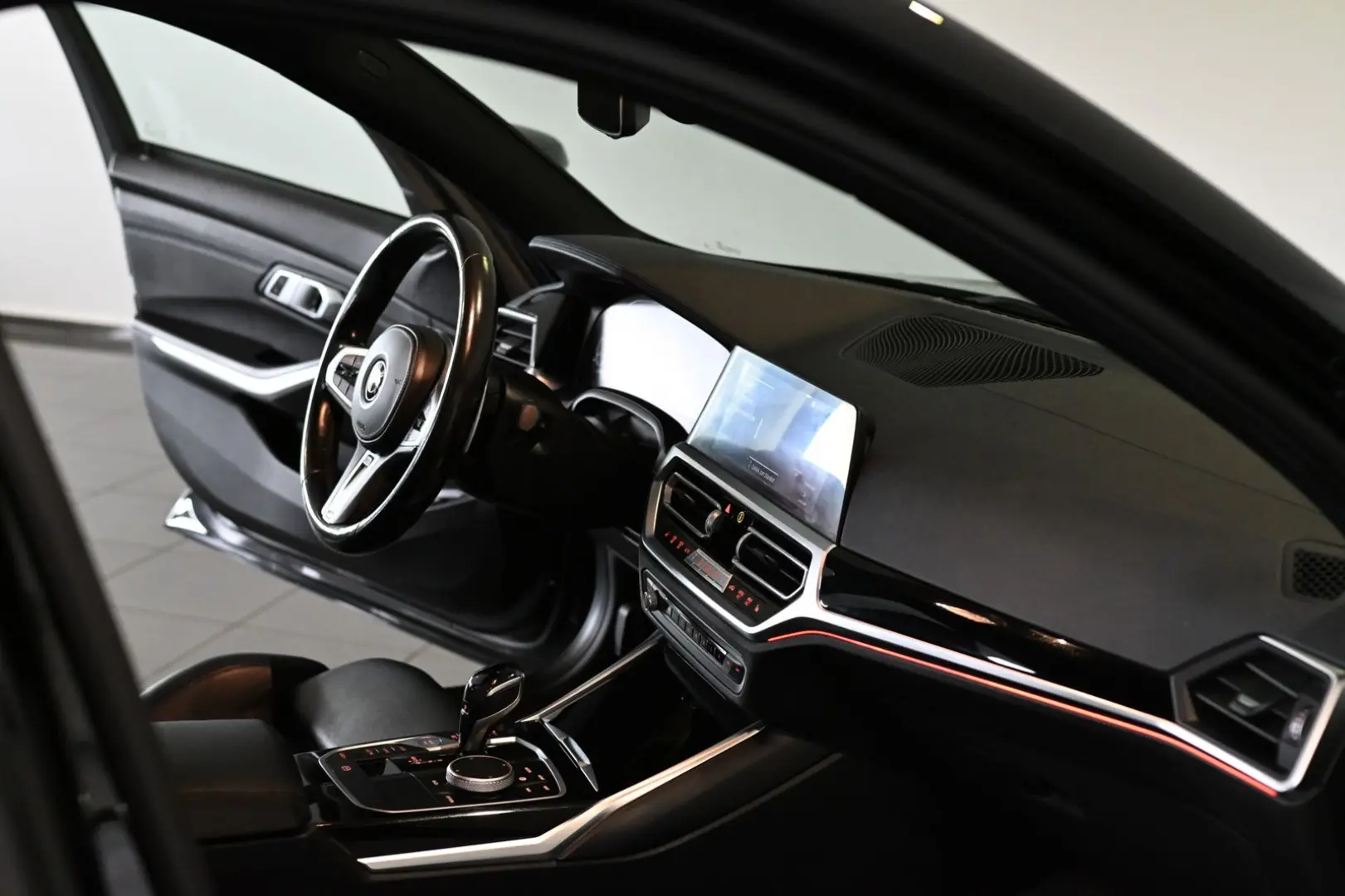 330 e xDrive M Sport M-Sitze M-Bremse AHK 19