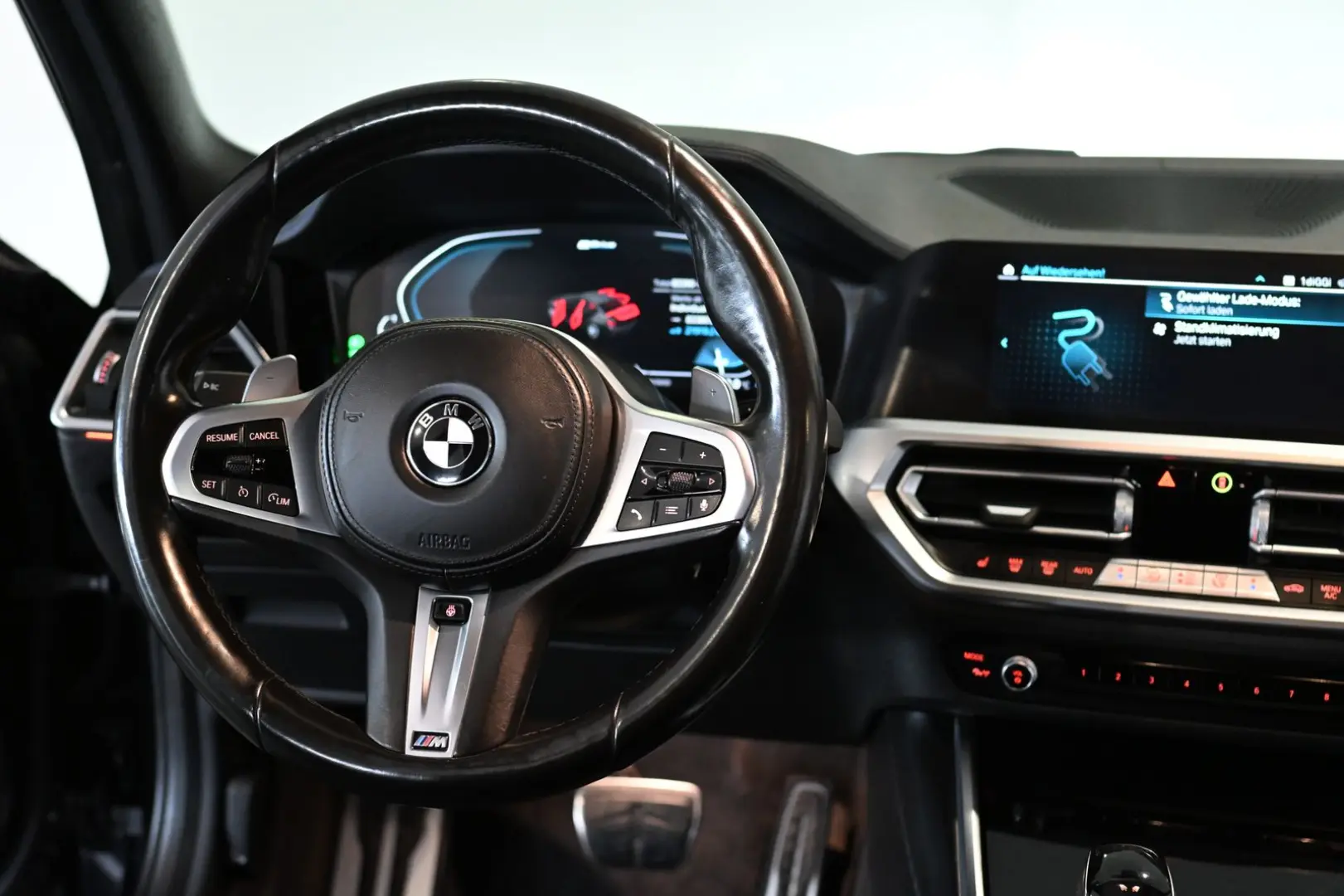 330 e xDrive M Sport M-Sitze M-Bremse AHK 19