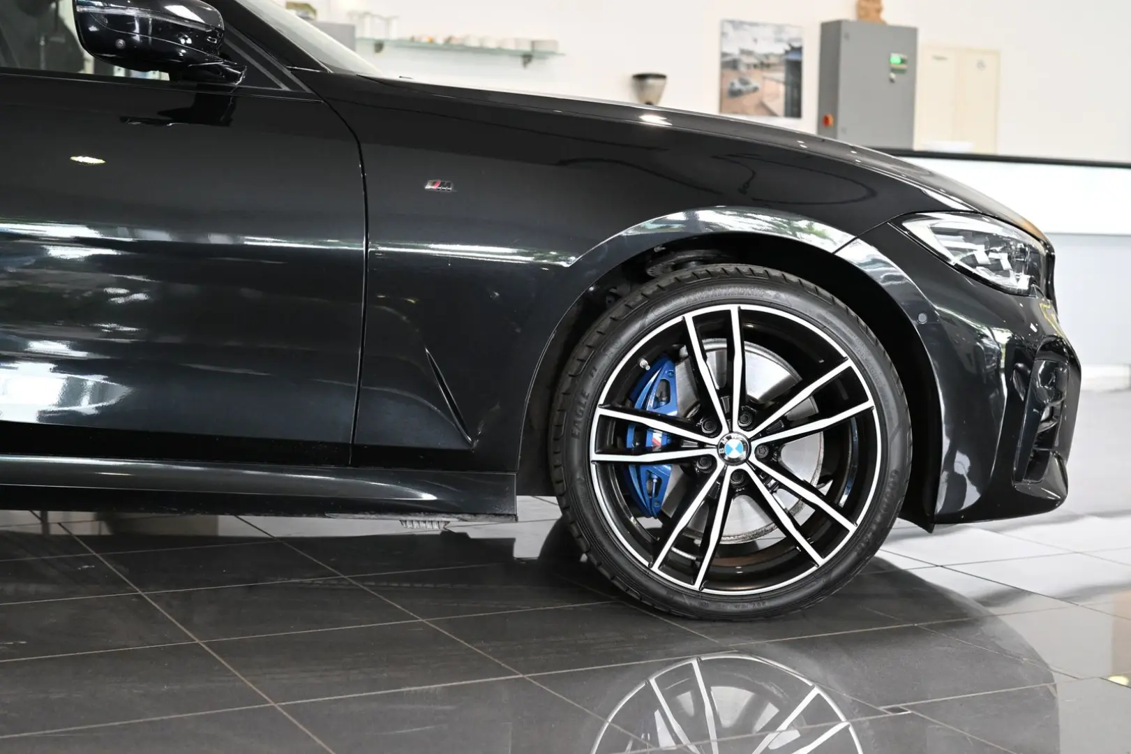 330 e xDrive M Sport M-Sitze M-Bremse AHK 19