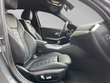 330e xDrive Limousine M Sport 19